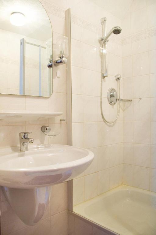 Kurhotel Kaiser Bad Wörishofen Oda fotoğraf
